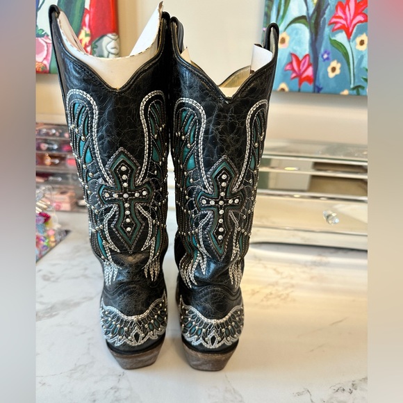 Corral Black - Turquoise Wing & Cross with Rhinestones - Picture 3 of 9